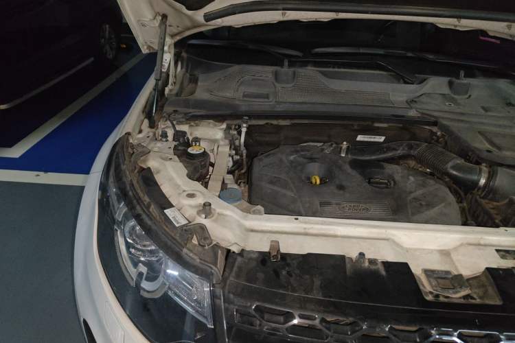 Used Land Rover Discovery Sport 2017 2.0T SE Engine Bay Right