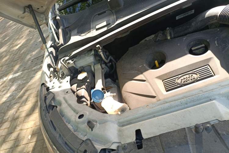Used Land Rover Discovery Sport 2017 2.0T SE Engine Bay Right