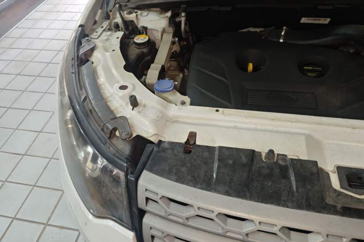 Used Land Rover Discovery Sport 2017 2.0T PURE Engine Bay Right