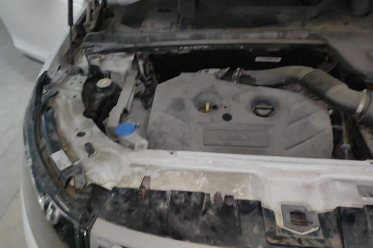 Used Land Rover Discovery Sport 2017 2.0T PURE Engine Bay Right