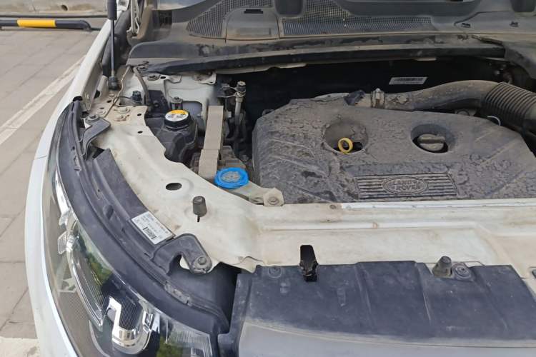 Used Land Rover Discovery Sport 2017 2.0T SE Engine Bay Right