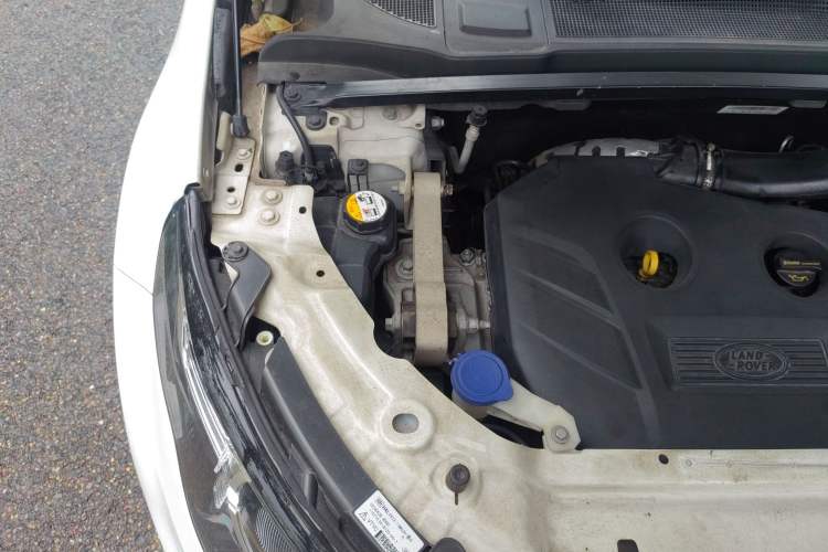 Used Land Rover Discovery Sport 2017 2.0T PURE Engine Bay Right