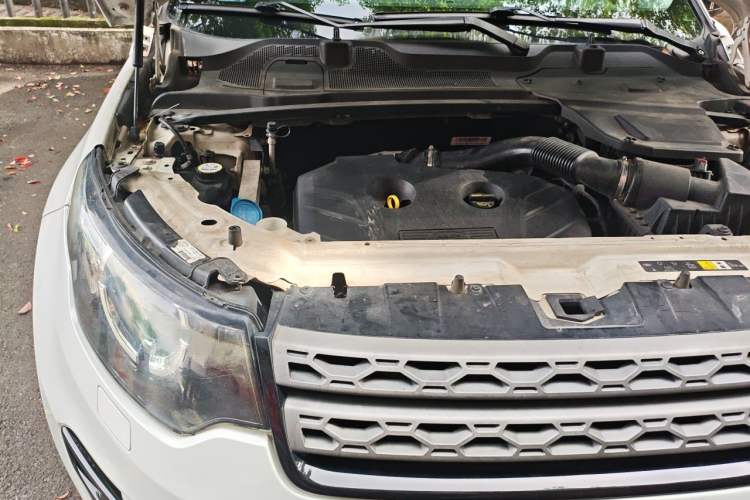 Used Land Rover Discovery Sport 2017 2.0T PURE Engine Bay Right