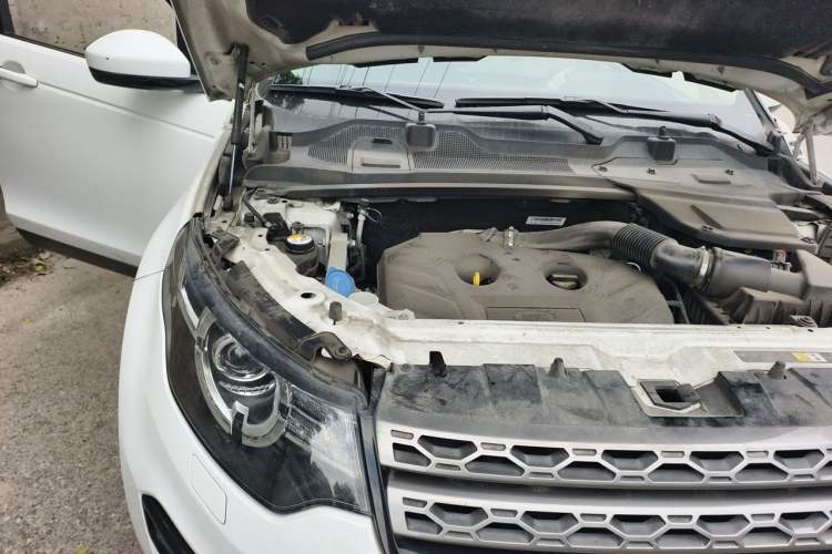 Used Land Rover Discovery Sport 2017 2.0T SE Engine Bay Right