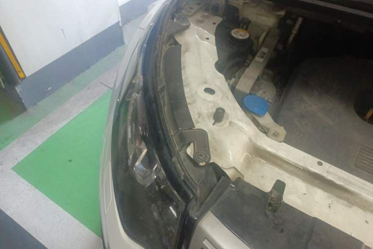 Used Land Rover Discovery Sport 2017 2.0T PURE Engine Bay Right