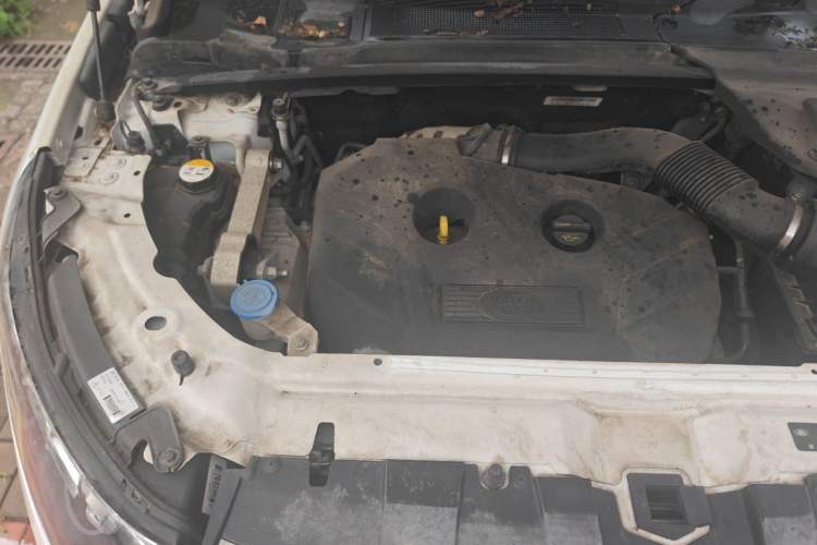 Used Land Rover Discovery Sport 2017 2.0T SE Engine Bay Right