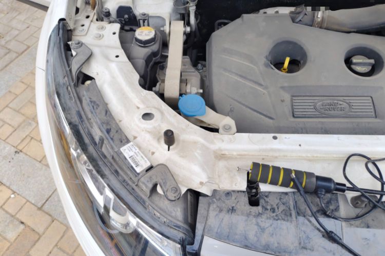Used Land Rover Discovery Sport 2017 2.0T SE Engine Bay Right