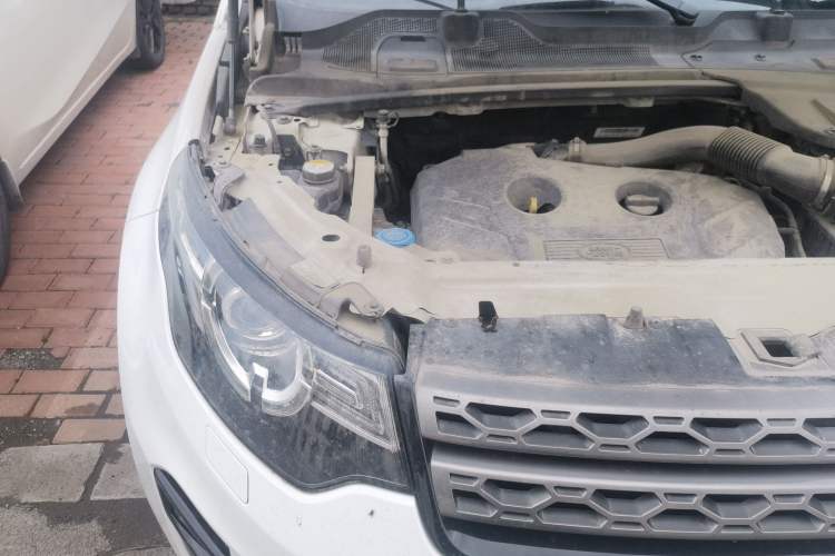 Used Land Rover Discovery Sport 2017 2.0T SE Engine Bay Right