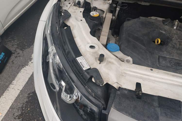 Used Land Rover Discovery Sport 2017 2.0T PURE Engine Bay Right