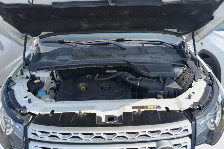 Used Land Rover Discovery Sport 2017 2.0T HSE Engine Bay