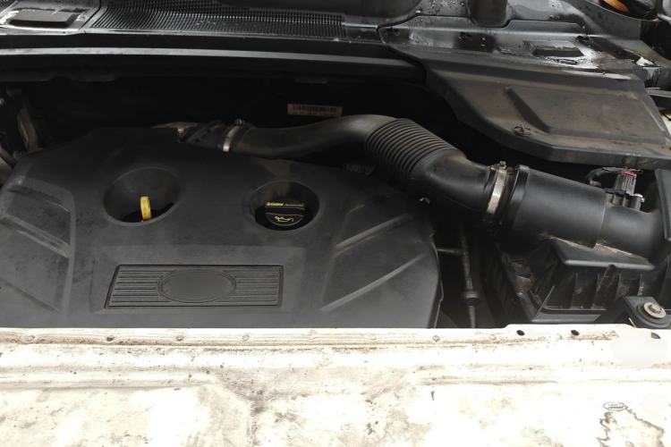 Used Land Rover Discovery Sport 2017 2.0T SE Engine Bay