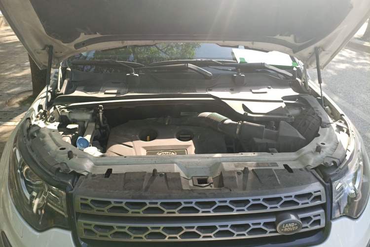 Used Land Rover Discovery Sport 2017 2.0T SE Engine Bay