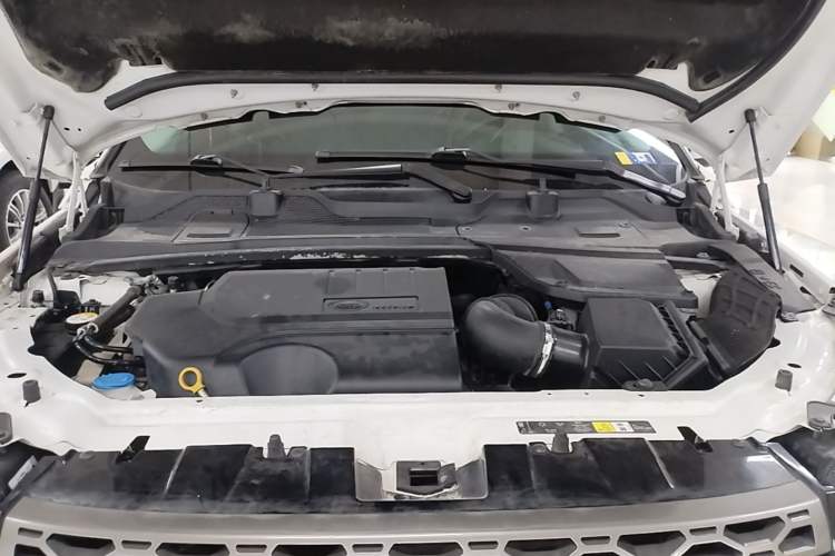 Used Land Rover Discovery Sport 2017 2.0T SE Engine Bay
