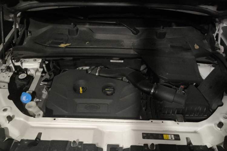 Used Land Rover Discovery Sport 2017 2.0T SE Engine Bay