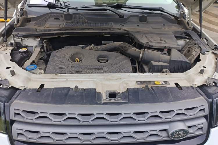 Used Land Rover Discovery Sport 2017 2.0T SE Engine Bay