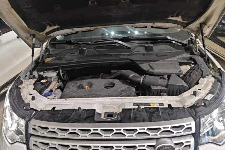 Used Land Rover Discovery Sport 2017 2.0T HSE Engine Bay