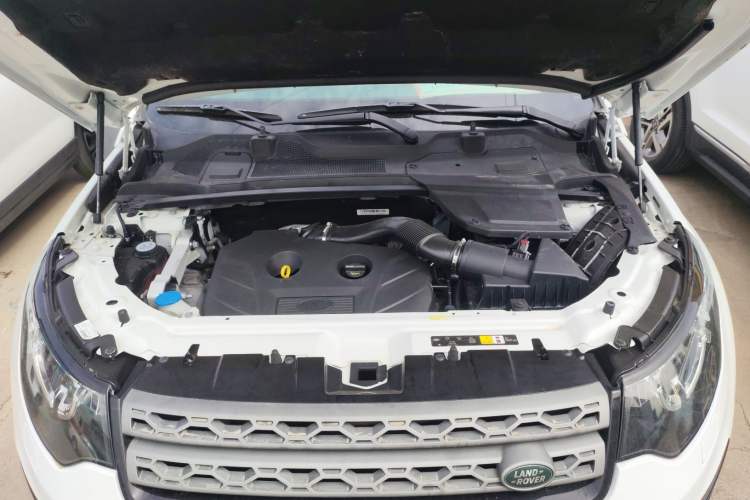Used Land Rover Discovery Sport 2017 2.0T PURE Engine Bay