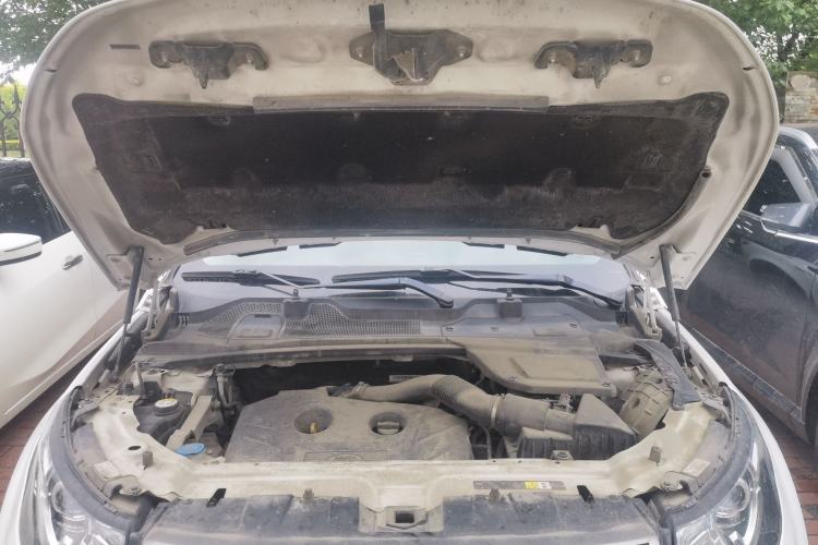 Used Land Rover Discovery Sport 2017 2.0T SE Engine Bay