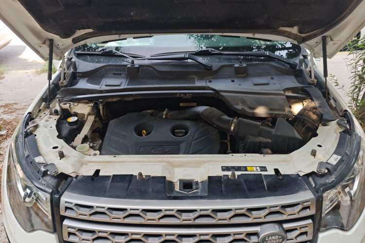 Used Land Rover Discovery Sport 2017 2.0T SE Engine Bay