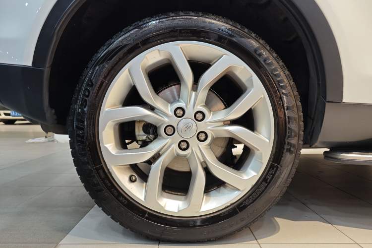 Used Land Rover Discovery Sport 2017 2.0T HSE Exterior 11