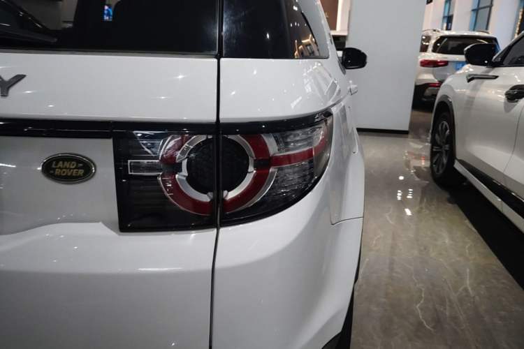 Used Land Rover Discovery Sport 2017 2.0T SE Exterior 3