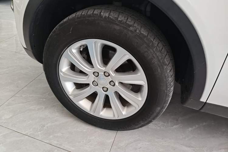 Used Land Rover Discovery Sport 2017 2.0T SE Exterior 4