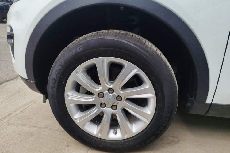 Used Land Rover Discovery Sport 2017 2.0T PURE Exterior 4
