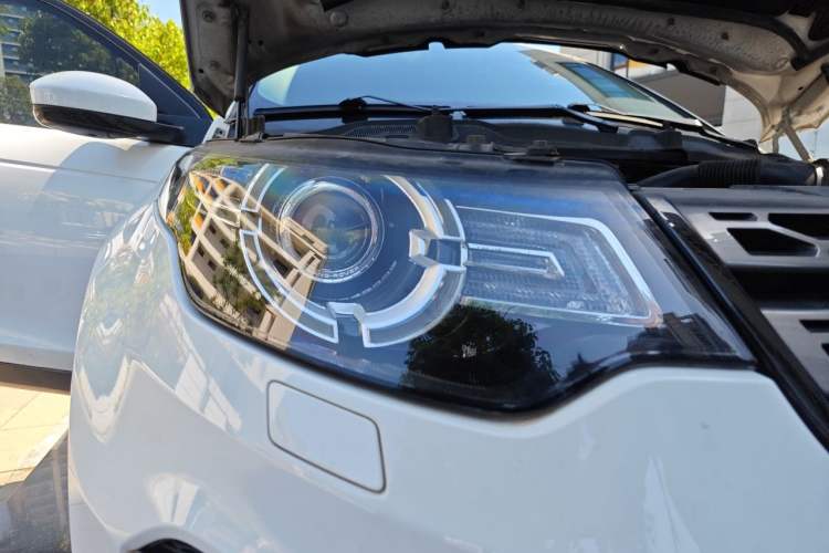 Used Land Rover Discovery Sport 2017 2.0T SE Exterior 6