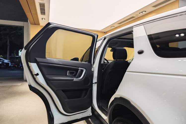 Used Land Rover Discovery Sport 2017 2.0T HSE Exterior 7