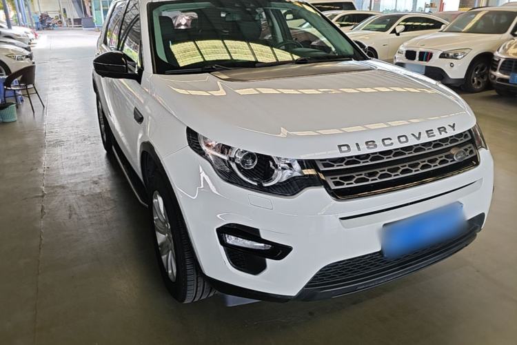 Used Land Rover Discovery Sport 2017 2.0T PURE Front Right 45 Deg