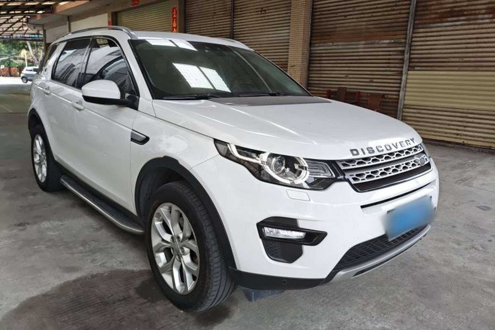 Used Land Rover Discovery Sport 2017 2.0T HSE Front Right 45 Deg