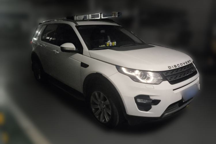 Used Land Rover Discovery Sport 2017 2.0T SE Front Right 45 Deg