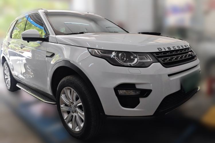 Used Land Rover Discovery Sport 2017 2.0T SE Front Right 45 Deg
