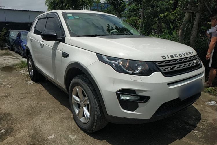 Used Land Rover Discovery Sport 2017 2.0T PURE Front Right 45 Deg