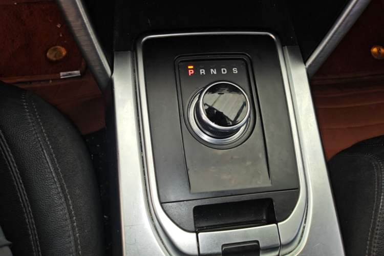 Used Land Rover Discovery Sport 2017 2.0T SE Gear Lever
