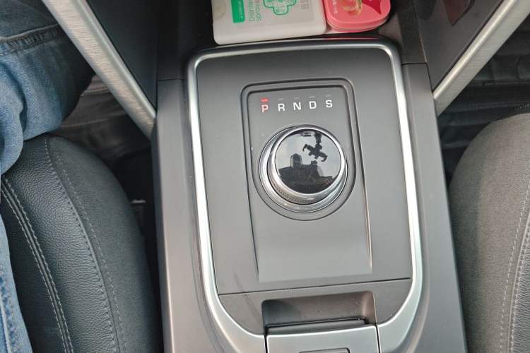 Used Land Rover Discovery Sport 2017 2.0T SE Gear Lever