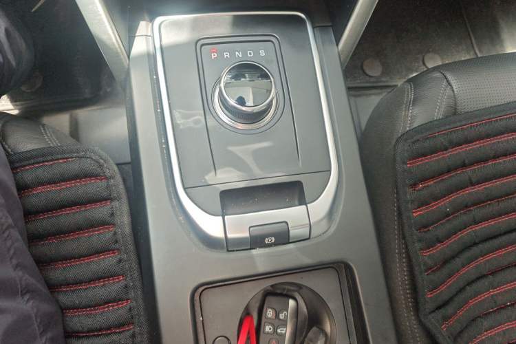 Used Land Rover Discovery Sport 2017 2.0T SE Gear Lever