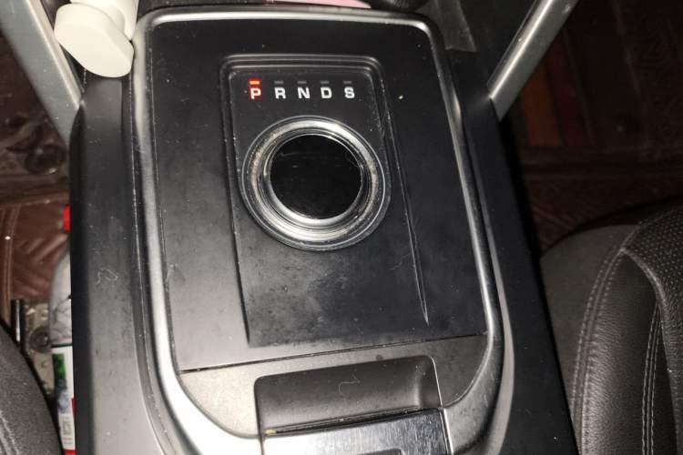 Used Land Rover Discovery Sport 2017 2.0T Cool Black Limited Edition Gear Lever