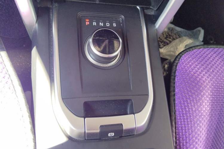 Used Land Rover Discovery Sport 2017 2.0T PURE Gear Lever
