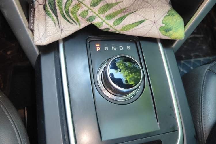 Used Land Rover Discovery Sport 2017 2.0T SE Gear Lever