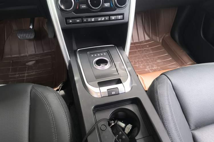 Used Land Rover Discovery Sport 2017 2.0T SE Gear Lever