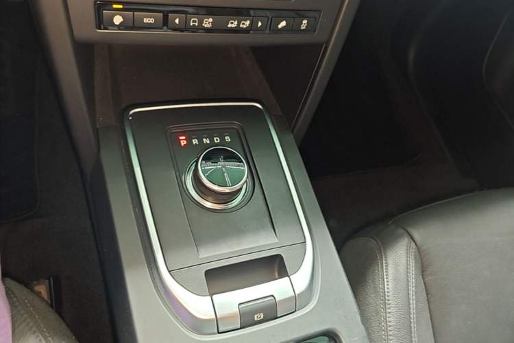 Used Land Rover Discovery Sport 2017 2.0T PURE Gear Lever