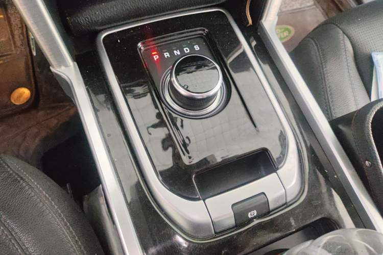 Used Land Rover Discovery Sport 2017 2.0T HSE Gear Lever