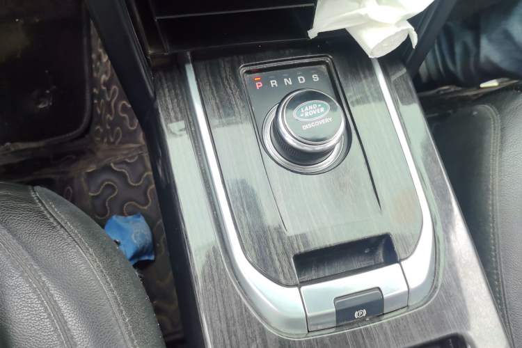 Used Land Rover Discovery Sport 2017 2.0T PURE Gear Lever