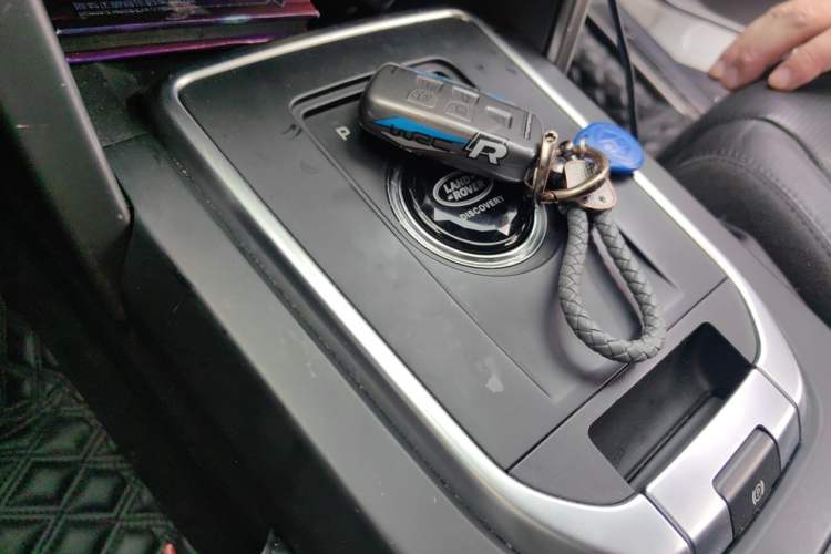 Used Land Rover Discovery Sport 2017 2.0T Cool Black Limited Edition Gear Lever
