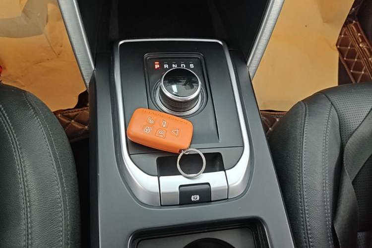 Used Land Rover Discovery Sport 2017 2.0T SE Gear Lever