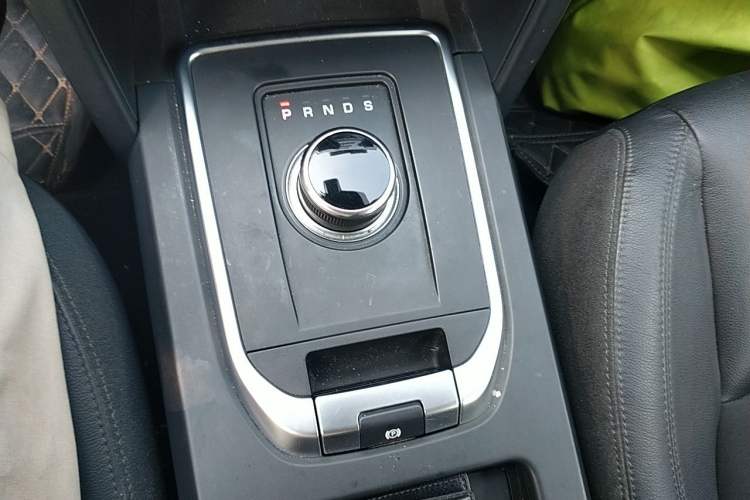 Used Land Rover Discovery Sport 2017 2.0T PURE Gear Lever