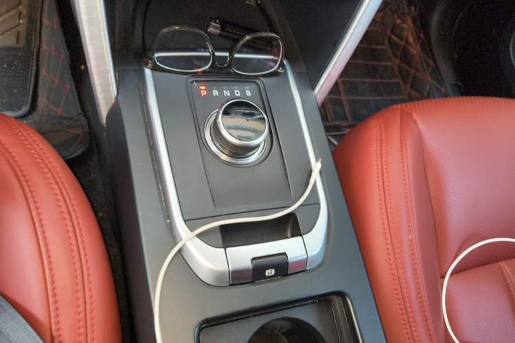 Used Land Rover Discovery Sport 2017 2.0T SE Gear Lever