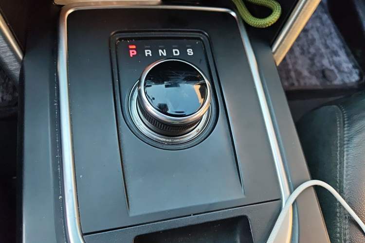 Used Land Rover Discovery Sport 2017 2.0T SE Gear Lever