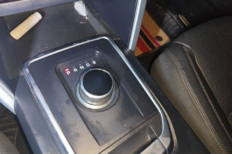 Used Land Rover Discovery Sport 2017 2.0T SE Gear Lever